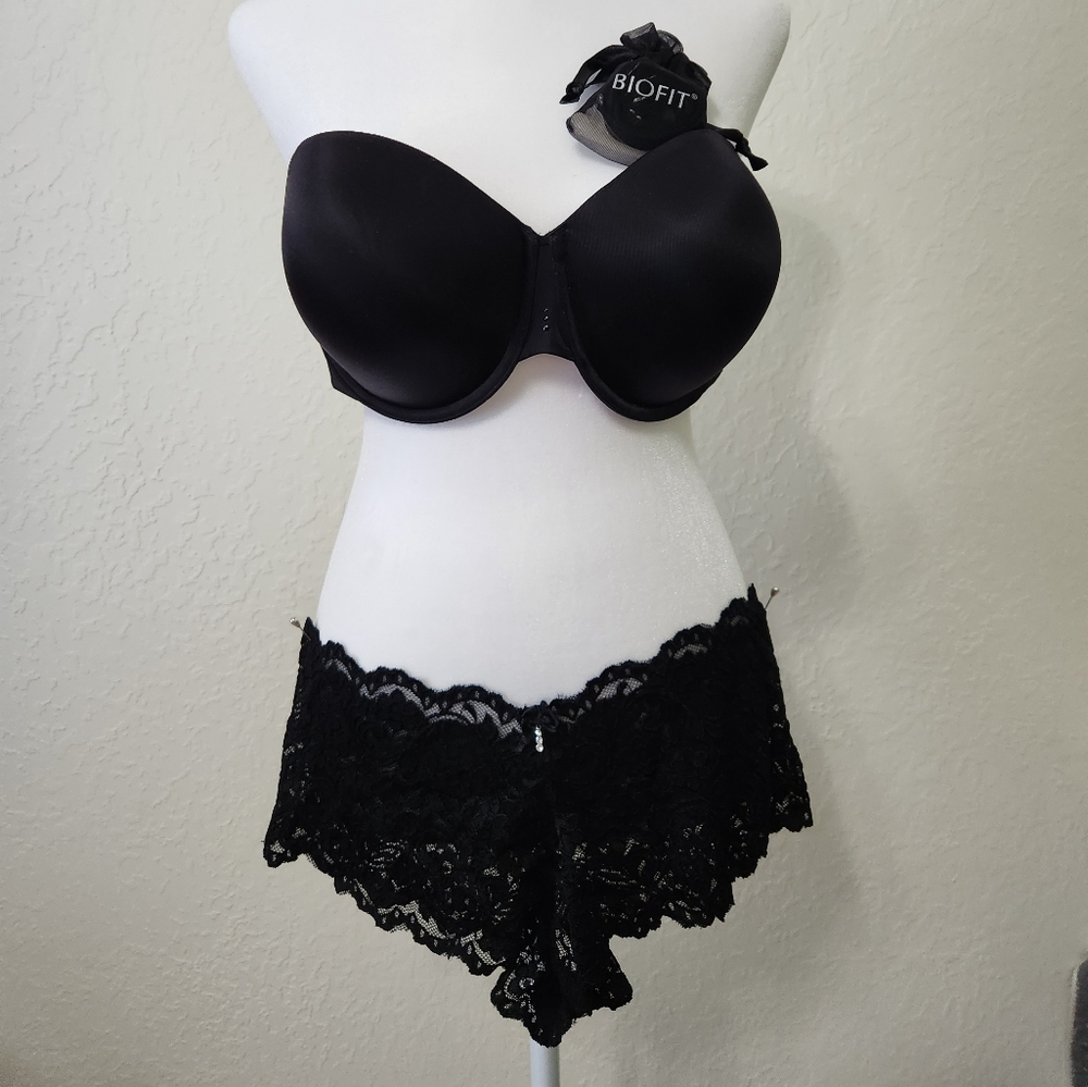 Victoria's Secret 36DD padded black lace strapless/strapped bra, boy cut pantie.